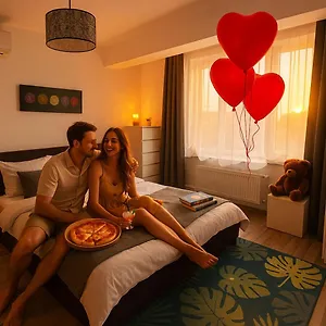 Luminoasa Cu Curte Privata Vilă